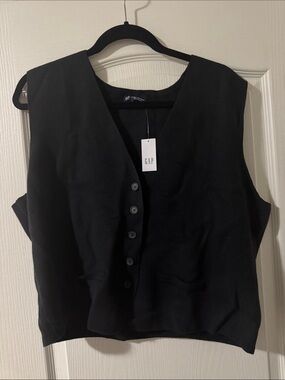 GAP Black Button-Front Crop Vest